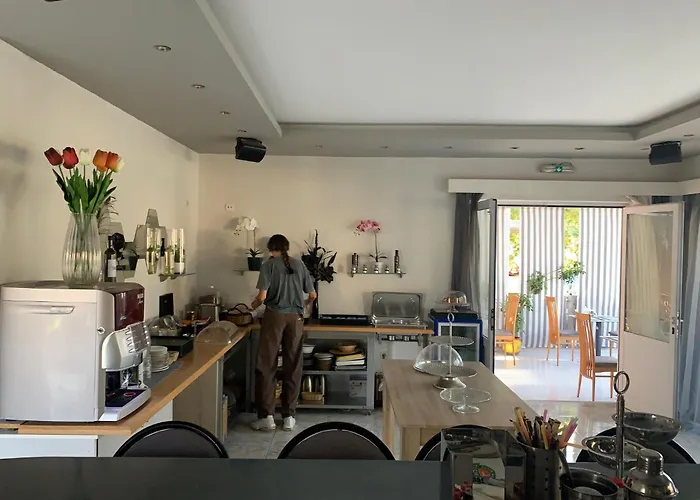 Alkyonides Boutique クレマスティ