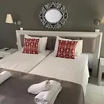 Alkyonides Boutique クレマスティ